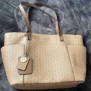 Guess shoulder purse and wallet